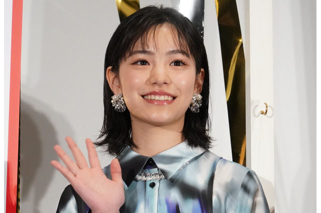 當真あみ、極太恵方巻き頬張るショット公開！ 画像