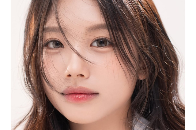 18歳に見えない…元サッカー韓国代表の娘、YouTubeチャンネル登録者が10万人突破を報告　モデル業も 画像