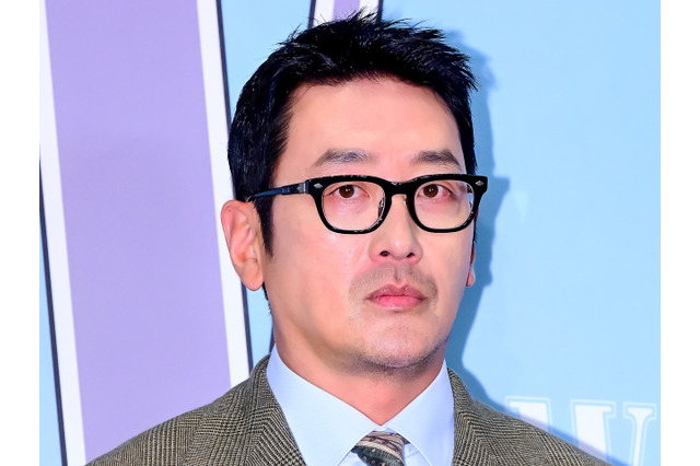 「まだ早いってば」大物俳優ハ・ジョンウ、お祝いコメントに自ら返信…熱愛認めるも結婚は否定 画像