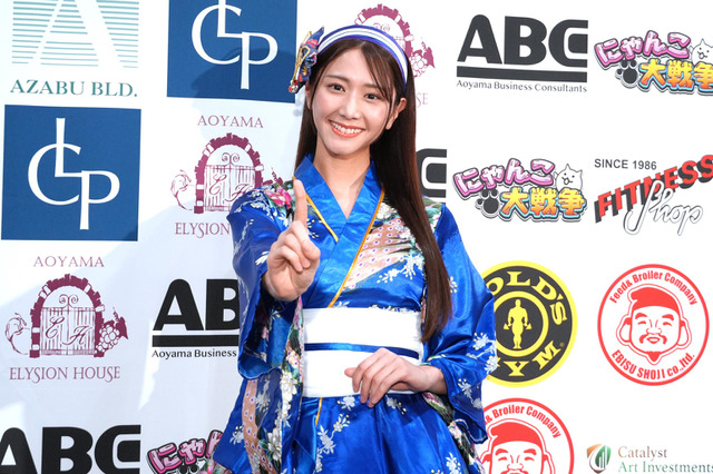 “奇跡の9等身ボディ”斎藤恭代、ミニスカ着物姿で「K-1 GP」ラウンドガールに挑戦！ 画像