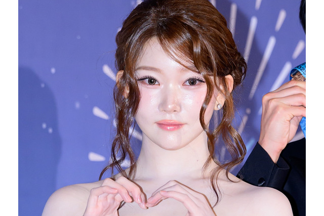 ミニスカ姿を下から…？日本人K-POPアイドル、大胆SHOTに視線集中「気絶」「バリかわいい」 画像
