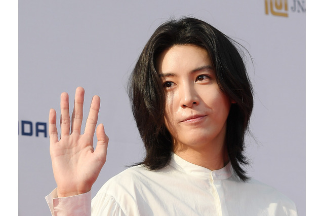 綾瀬はるかとの熱愛説で話題を集めた韓国俳優、田舎の美容師に転落？ ギャップある姿に反響 画像