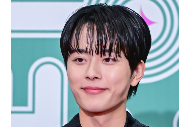 交際3カ月で熱愛発覚の『プデュ』出身若手俳優、初めて心境を明かす！照れくさそうな表情が話題 画像