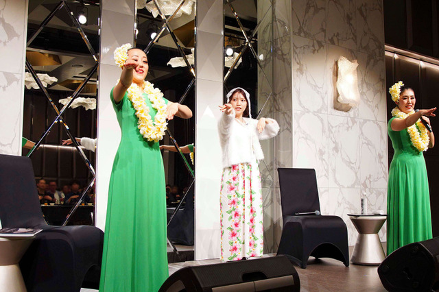 「ウマ娘」声優・石原夏織、フラダンス＆ウクレレに挑戦！“全編ハワイ撮影”の写真集発売記念イベントが開催 画像