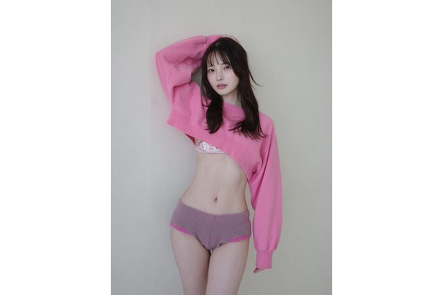 新谷姫加、ミニ丈トップスで鍛え抜かれたクビレ披露！ 画像