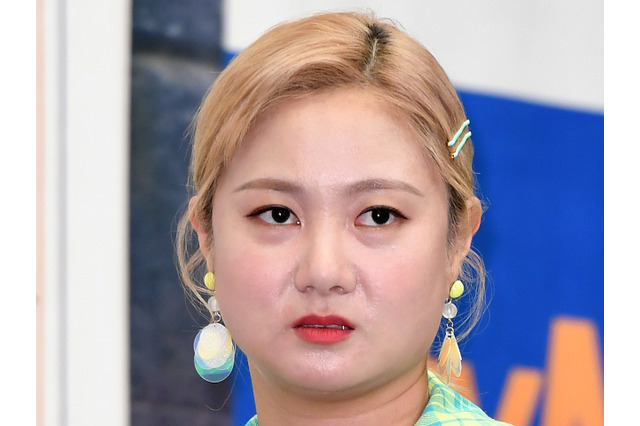 複数疑惑の韓国売れっ子芸人、警察で約8時間にわたる調査を終える…報道陣の厳しい質問には“沈黙” 画像