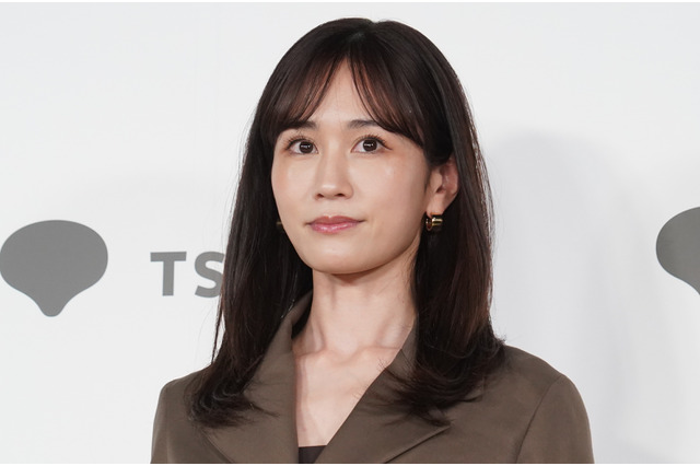 前田敦子、最新写真集でヒップや背中を大胆披露…露出には抵抗なくむしろ「楽しくて」！？ 画像