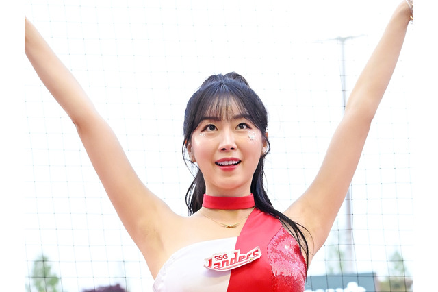 真っ赤なチャイナドレスで際立つ“豊満ライン”　韓国美女チアのアン・ジヒョン、台北で魅せた悩殺ショット 画像