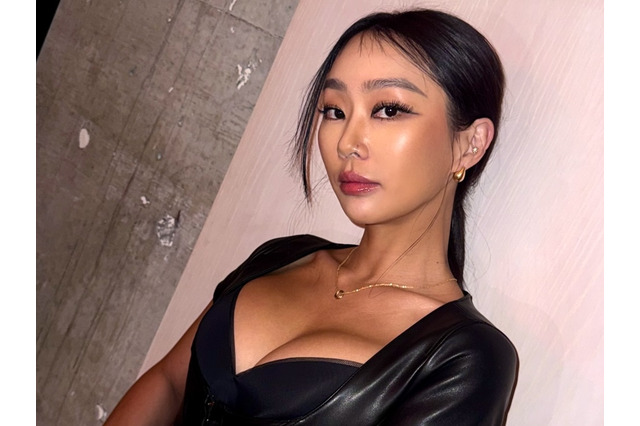 ド迫力胸元を間近で…ヒョリン、もはや収まりきっていない“ピチッと”レザートップスで魅了 画像
