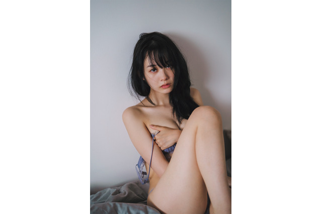 元AKB48・相馬結衣、5年ぶりの写真集タイトル＆表紙が公開！“無防備な姿”を披露した先行カットも披露 画像