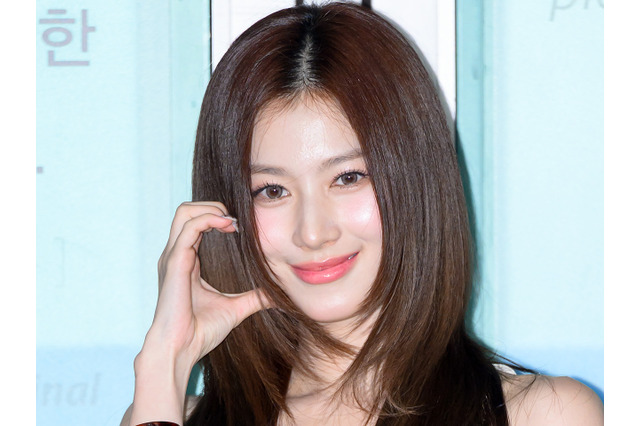 「たまらん…」TWICE・サナ、“ツヤツヤ唇”に視線釘付け！ロリポップくわえた甘い表情にドキッ 画像