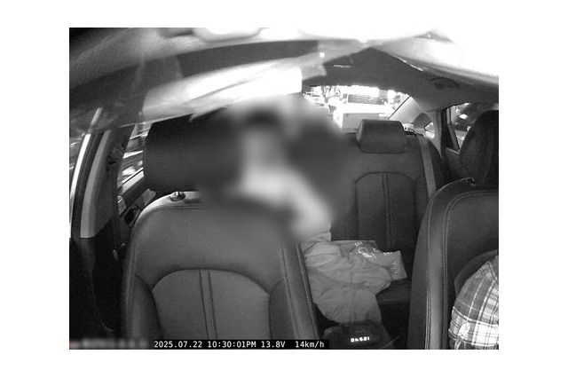 女性が運転する韓国タクシーで男性客が裸に…車内のドライブレコーダーに映ったわいせつ行為 画像