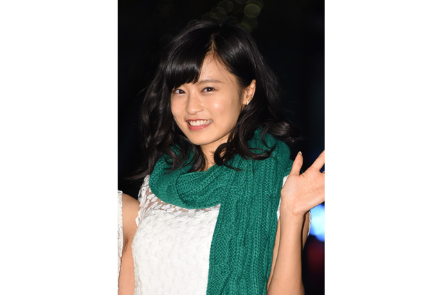 小島瑠璃子、金髪から“桜色ヘア”に大胆チェンジ！ノースリ春先取りコーデも披露 画像