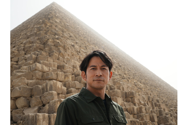 岡田准一、エジプト古代王墓で歴史的瞬間！『世界ふしぎ発見！』40周年特別版で “封印の壁”が開く場面に立ち会う 画像