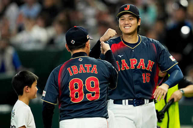 【WBC】大谷翔平、初戦2回表でグランドスラム！「お茶たてポーズ」で笑顔 画像