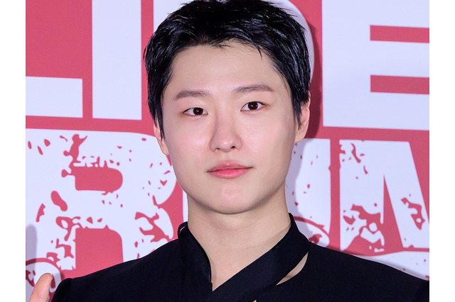 「今でも死因は分からない…」海外で父を亡くした韓国歌手、遺骨箱を抱え帰国した過去を告白 画像