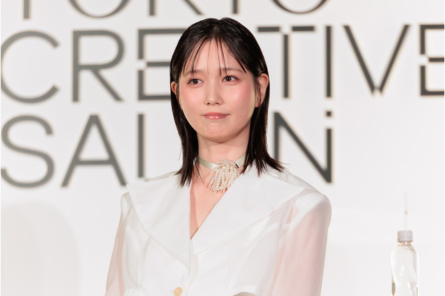 本田翼「ファッションの文化を残したい」」純白衣装姿で登場 画像