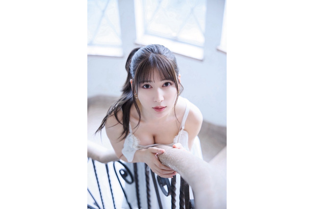 雪平莉左、1stフォトブックが発売！“普段は見せられない”プライベートな表情を収録 画像