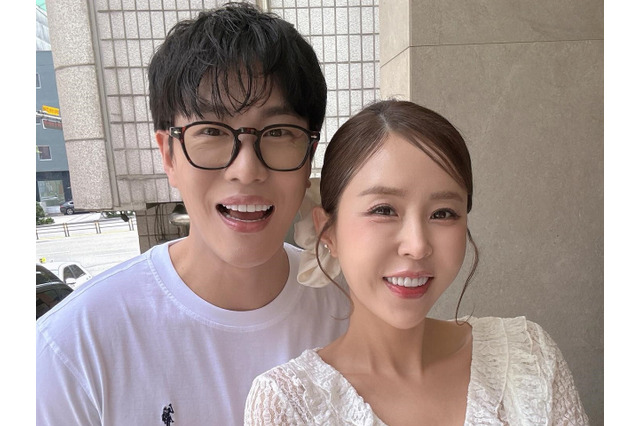 “全国民が反対した結婚” それでも…韓国の歌姫、7歳年下歌手とのウェディング撮影を公開「懸念わかっている」 画像