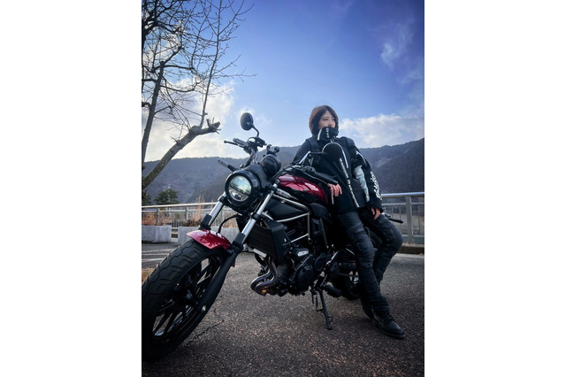 「カッコよすぎる！」「似合いすぎ」若月佑美、ライダー姿を公開！ 画像