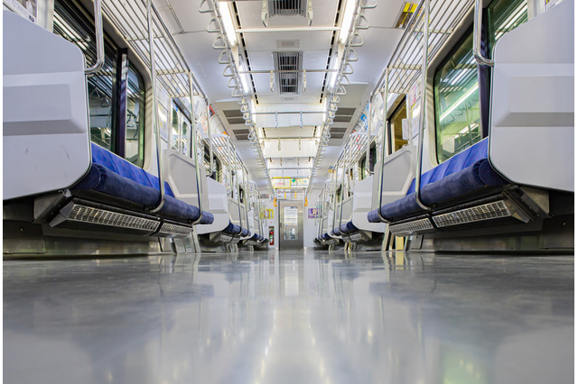 電車内がハッピーターンだらけに！？公式Xが「ハッピーターン化計画」を告知 画像