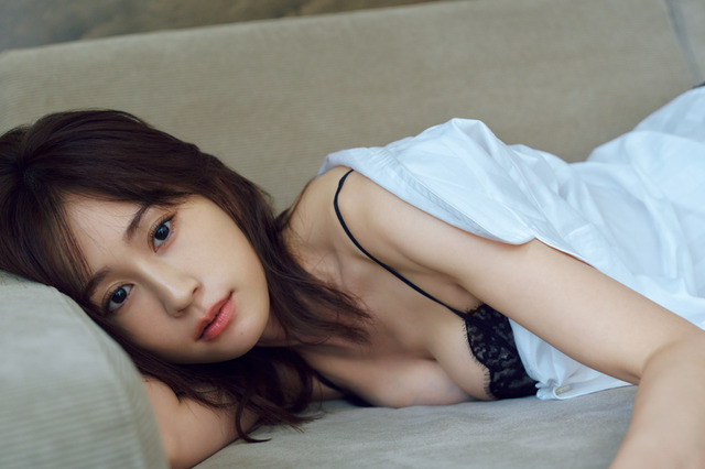 前田敦子、14年ぶりの写真集『Beste』電子版が主要ネット書店で1位に！美谷間あらわな未解禁カットを特別公開 画像