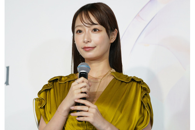 宇垣美里、神々しい純白ウェディングドレス姿披露！美背中に「ため息しか出ない」の声 画像