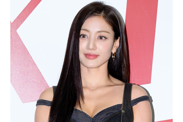 はち切れそう…TWICE・ジヒョ、布少なめ衣装でみせたボリューム感に視線集中「何てこと！」 画像