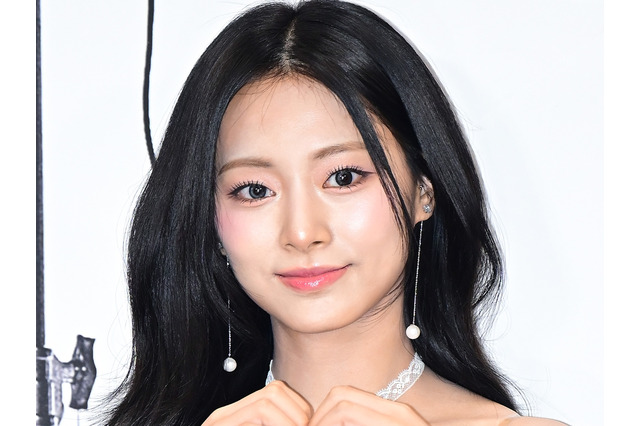 「危険です」TWICE・ツウィ、“胸元エアポケット”に視線集中！ギャップ満点な姿にファン悶絶 画像
