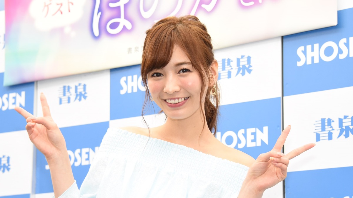 かわいすぎる売り子 ほのかが初トレカ セクシー黒タイツ姿に挑戦 Rbb Today