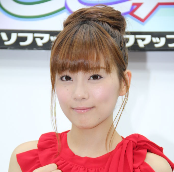 重盛さと美 黒髪からハイトーンのヘアカラーにイメチェン Rbb Today