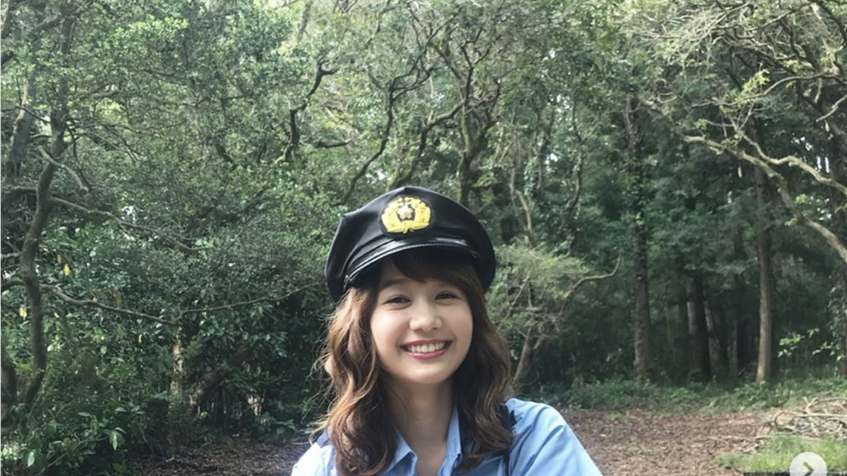 高田秋 Cmでポリス役 キュートなミニスカ制服姿を披露 Rbb Today