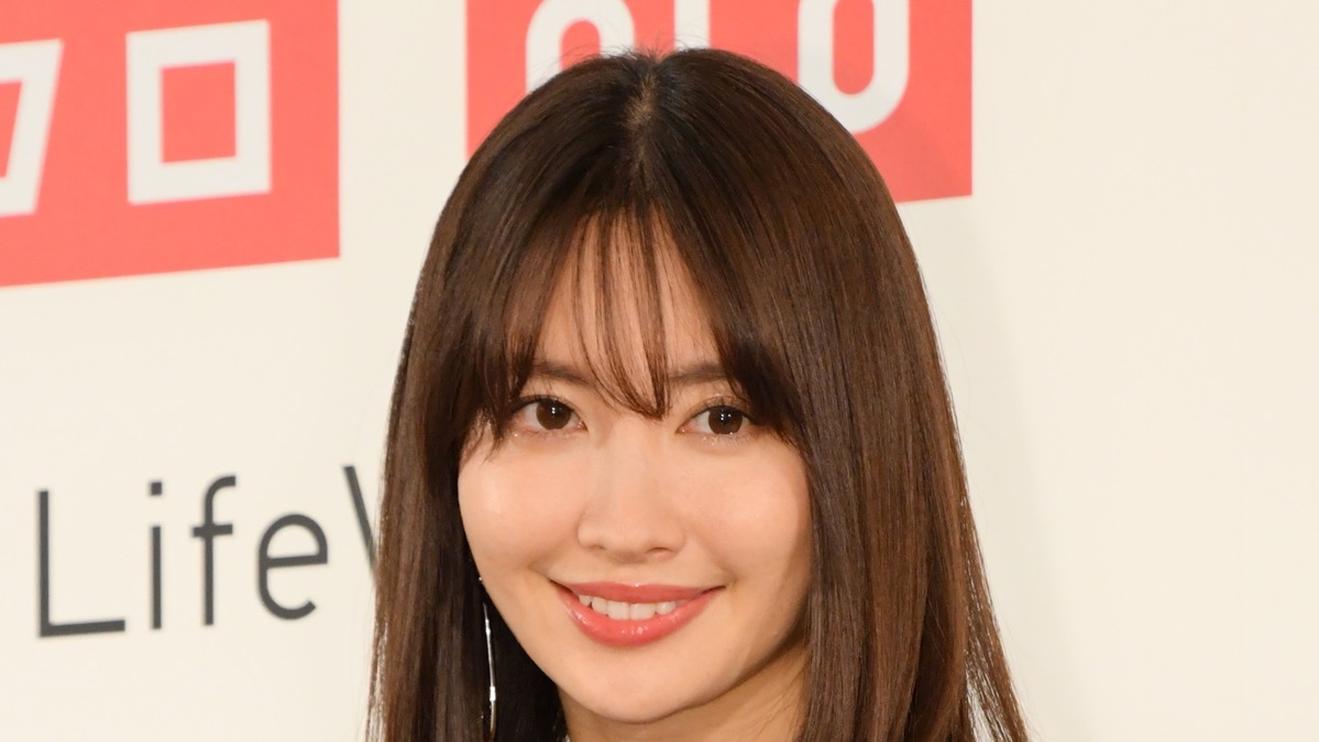 小嶋陽菜 魅惑の水着ショットを公開 セクシーな胸元 美脚にファン興奮 1枚目の写真 画像 Rbb Today