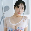 七海りお、花柄のビキニ姿でグラビア登場！スタイルの良さが際立つカット掲載
