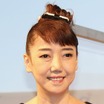 太田光代、顔の左側に大きなガーゼ！「とんでもない事態に見舞われている」