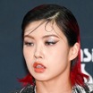 「これダンス？性行為じゃん」発言で炎上のAIKI、大胆な腹筋披露＆バイク姿でクールな魅力発揮