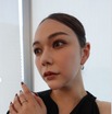 村重杏奈、夏らしいコーディネートなど衣装写真大量公開！マネージャーとの仲良しエピソードも披露