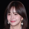 可愛い顔からは想像できないボリューム感！ピンクの紐スイムウェアで夏を楽しむ韓国女優