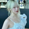 日本のAV女優に“デビュー”勧められた逸話も…バンドガールになった元韓国アイドル、海辺ではじける笑顔