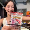 未開封のポケモンカードをハサミで真っ二つに切った韓国アイドル　“反日”より気になる価値観のズレ