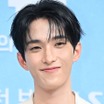 SEVENTEEN・ドギョム、本日（9月8日）入隊…坊主姿で挨拶　シャワーSHOTも公開「行ってきます」