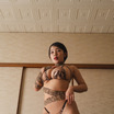 天木じゅん、クセのある世界観でグラビア撮！