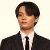 JO1・鶴房汐恩、賭博罪で略式起訴...グループ脱退めぐりファン意見対立