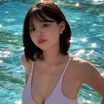 “アンダーブーブ”丸見え写真が大バズりした韓国女性実業家、プールサイドで肉感ボディを惜しげもなく