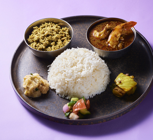 2種合いがけカレー(スリランカ海老カレー/ムンバイチキンキーマ)　2,001円（税込）