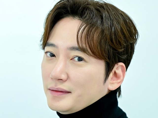 訃報伝えられた韓国俳優、誤認逮捕後の通話内容公開「同じ検査を5時間以上、費用も負担…呆れた」