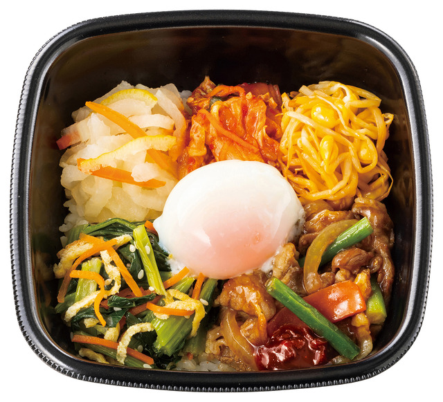 まぜて旨辛！ 温玉付き焼肉ビビンバ　760円