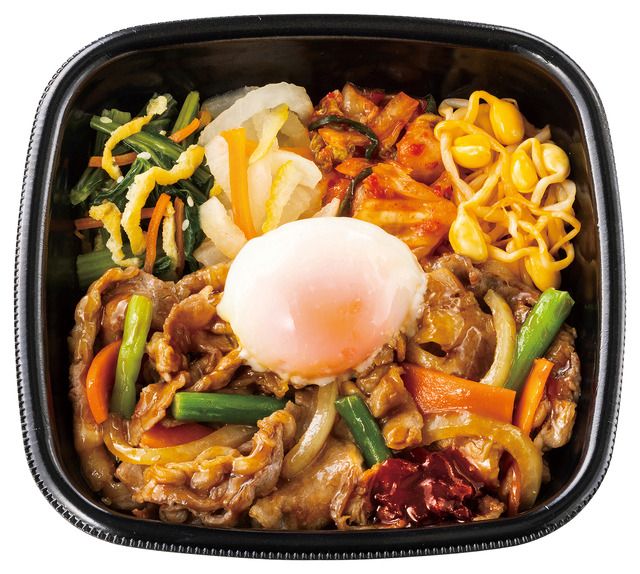 まぜて旨辛！ 温玉付き肉増し焼肉ビビンバ　1080円