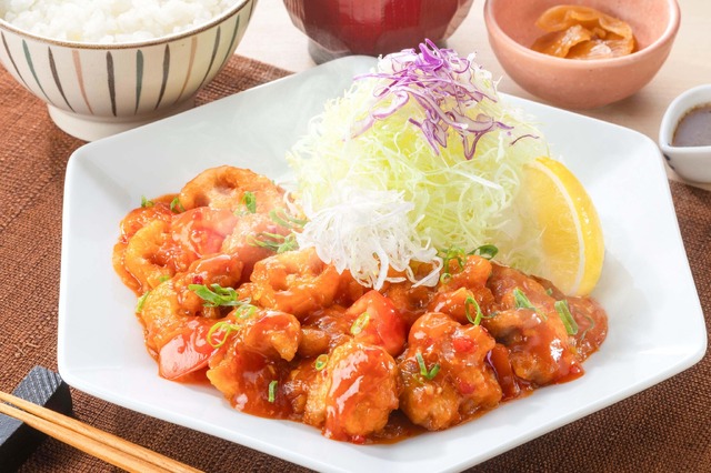 「鶏とれんこんのチリソース炒め」定食価格　1,280円（税込）