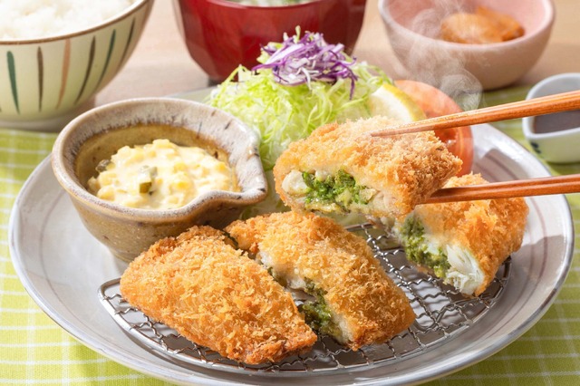 「バジルとチーズのアジフライ」定食価格　1,290円（税込）